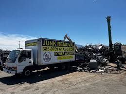 Best Attic Cleanout  in Hoisington, KS